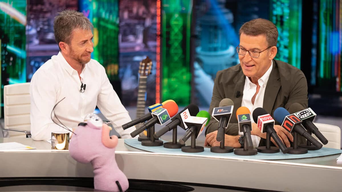 El candidato y líder del PP, Alberto Núñez Feijóo, el pasado miércoles con Pablo Motos en 'El Hormiguero'.