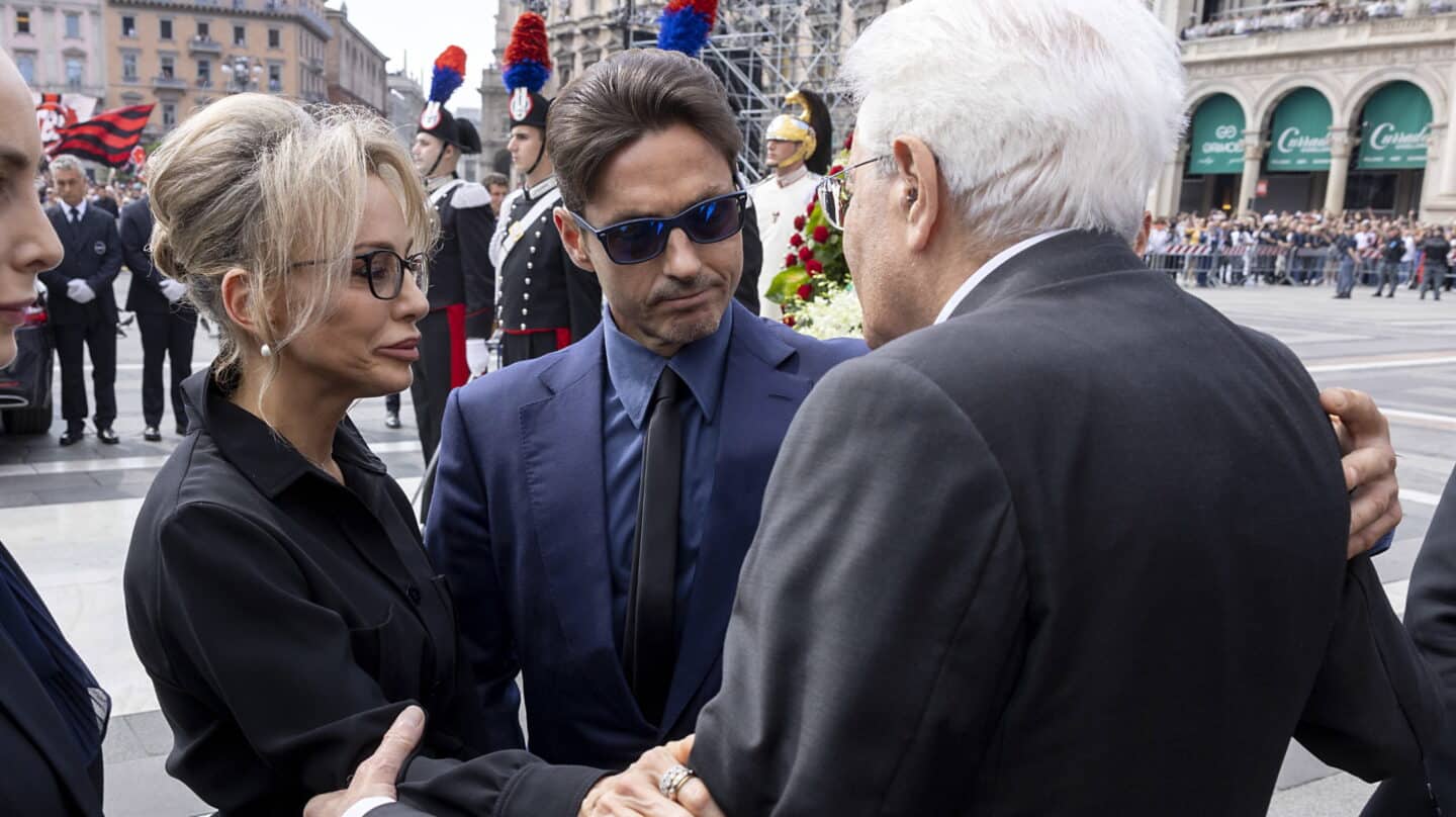 Marina Berlusconi junto al presidente Mattarella y su hermano Pier Silvio