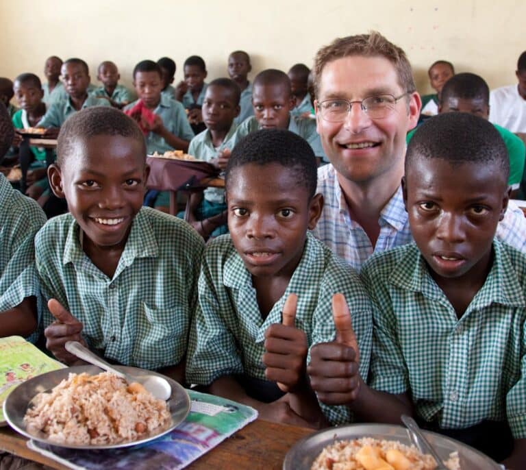 Alimentar a un niño por 22 euros al año: la hazaña de premio de la ONG Mary's Meals