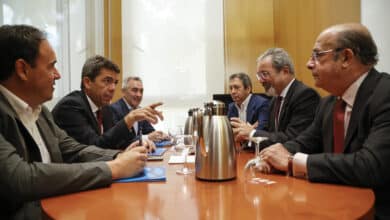 Vox y PP cierran un acuerdo para gobernar Valencia sin el condenado Flores Juberías