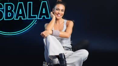 Lara Álvarez se suelta la melena y cambia 'Supervivientes' por 'Me resbala'