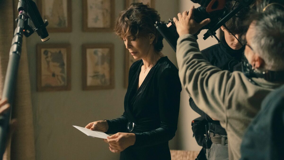 Lydia Bosch repasa su guion en 'Mía es la venganza', la nueva serie de Telecinco