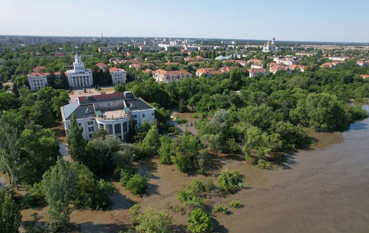 La ciudad de Nova Kajovka, inundada
