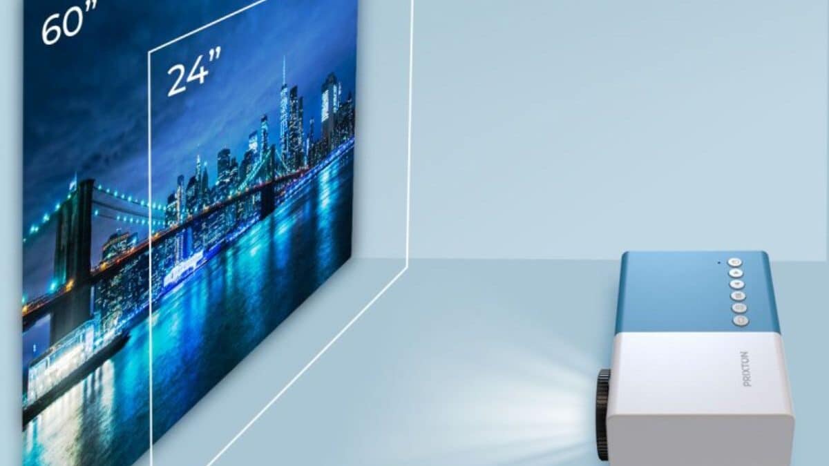Este es el mini proyector perfecto para ver tus películas favoritas: ¡ahora rebajado un 25% en PcComponentes!