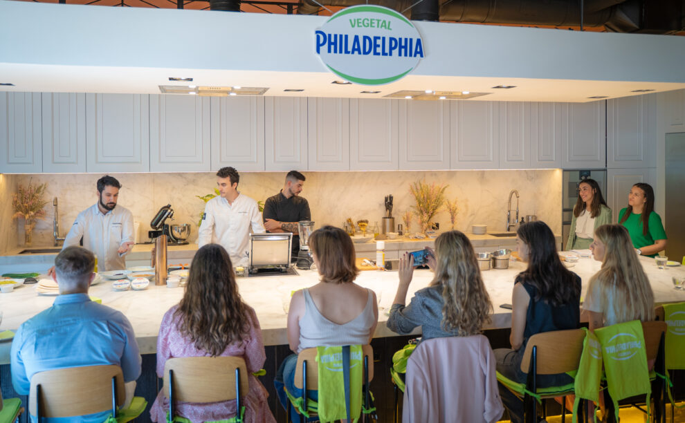 Los chefs Joaquín Serrano y Jorge Velasco hicieron un 'show cooking' mostrando cómo utilizar la nueva versión de Philadelphia