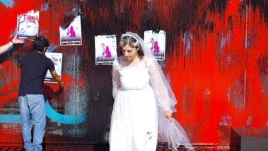 La novia de Futuro Vegetal que tiñó de rojo la embajada británica para pedir que liberen a su prometido