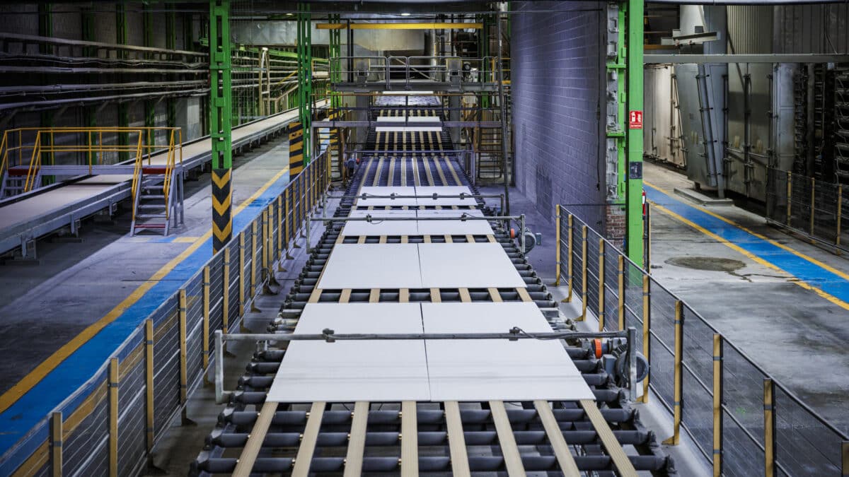 Proceso de fabricación de las placas de yeso en la fábrica de Pladur, Valdemoro (Madrid)