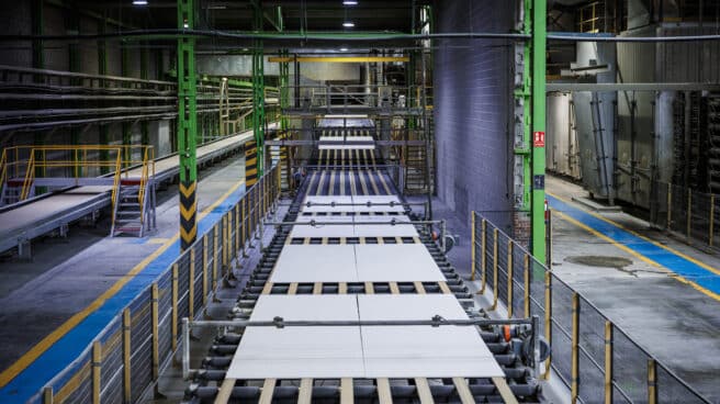 Proceso de fabricación de las placas de yeso en la fábrica de Pladur, Valdemoro (Madrid)