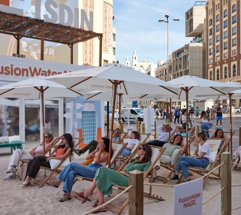 ISDIN enseña este fin de semana a protegerse del sol en su playa del centro de Madrid