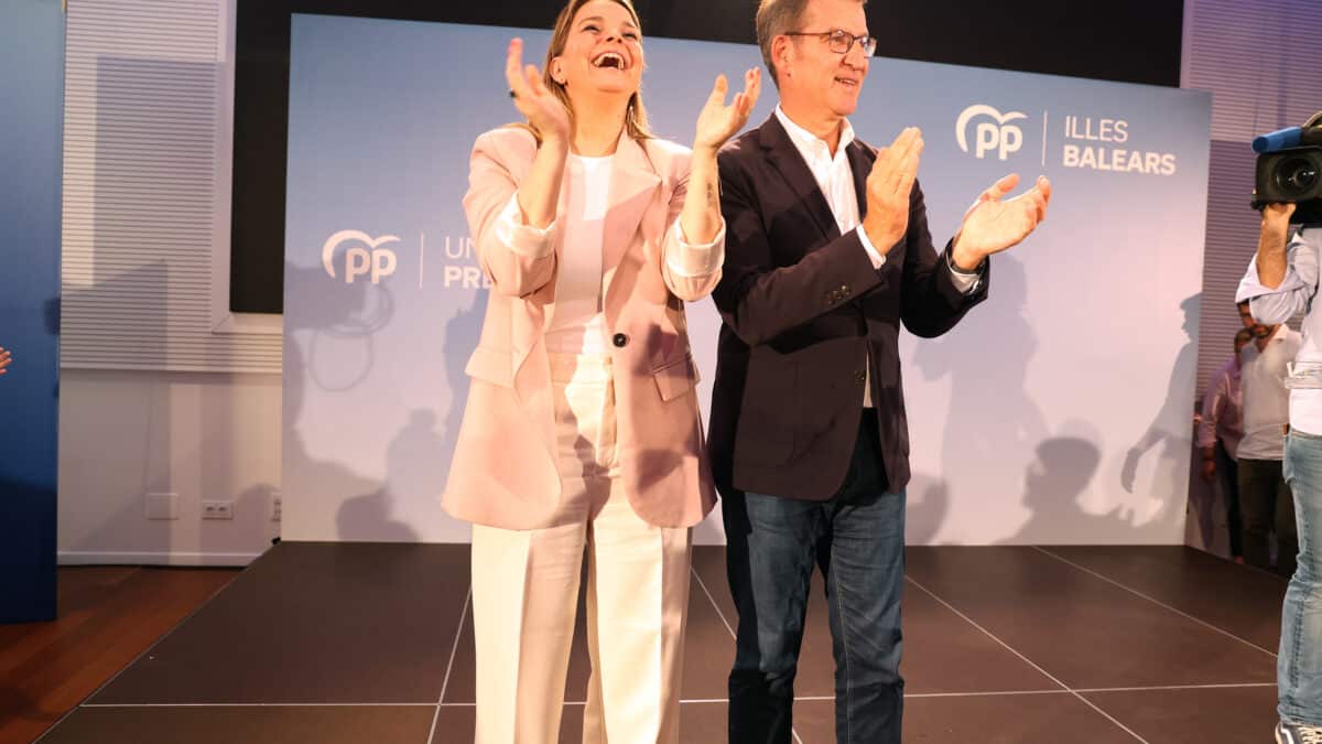 El presidente del Partido Popular, Alberto Núñez Feijóo, y la presidenta del PP de las Islas Baleares, Marga Prohens