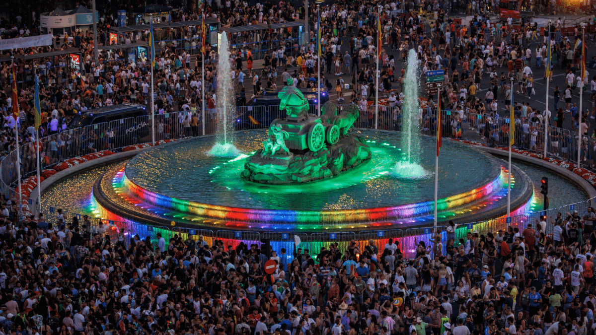 Foto del desfile del orgullo gay de madrid dentro del programa de actividades y conciertos