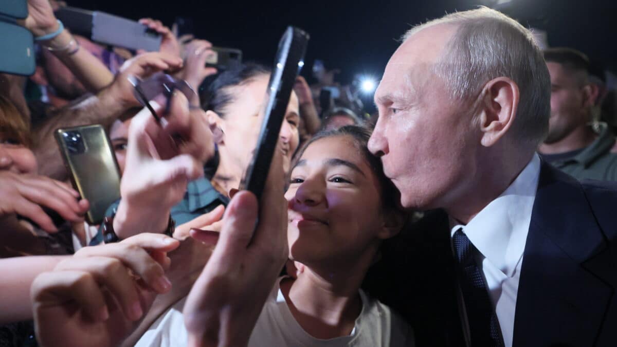 Putin se deja hacer un selfi en Derbent, Daguestán