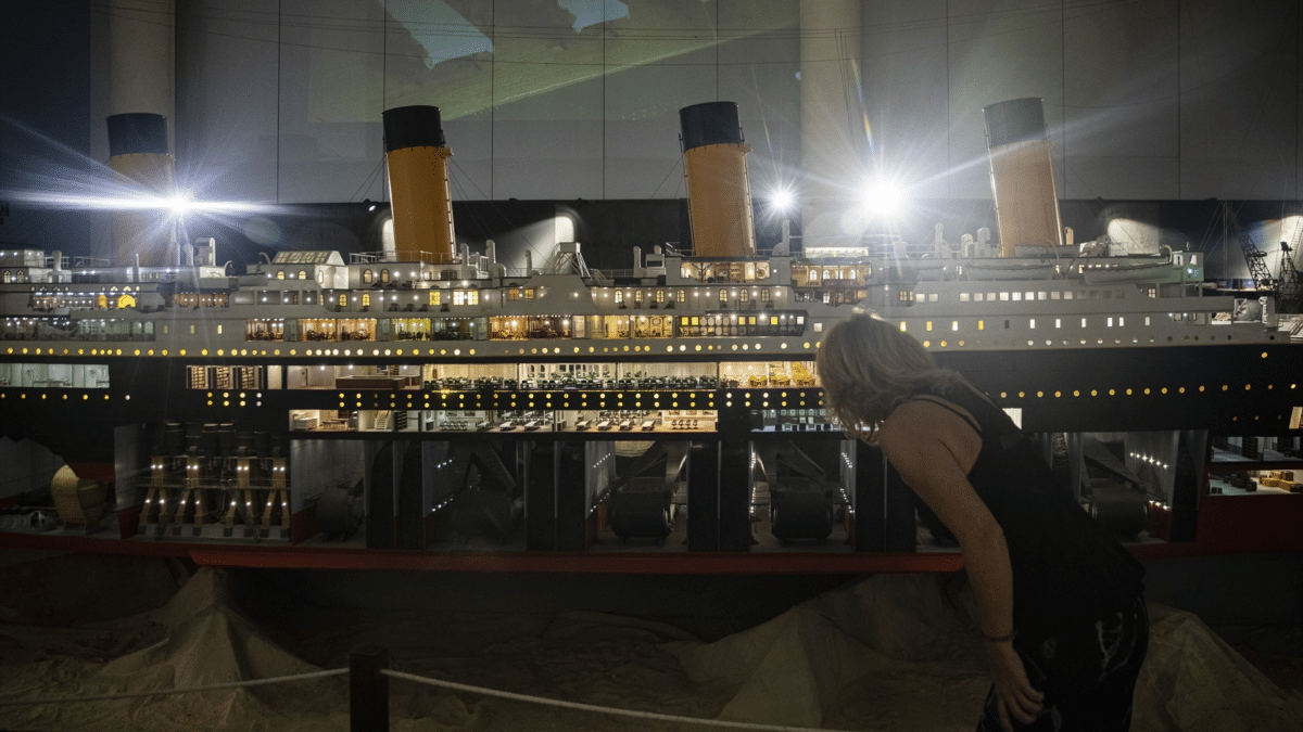 Maqueta del barco del Titanic cuyos restos se encuentran al norte del océano Atlántico, unos 600 km al sureste de la costa de Newfoundland, en Canadá.