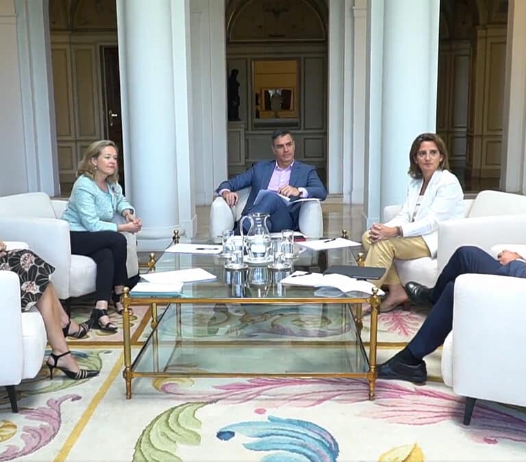 Sánchez excluye a Yolanda Díaz de su reunión económica y refuerza el papel de Calviño