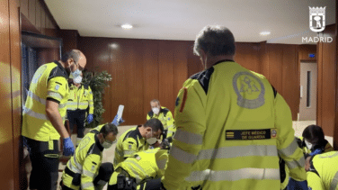 Vecinos salvan a un hombre de 69 años en parada cardiorrespiratoria con las instrucciones por teléfono del Samur