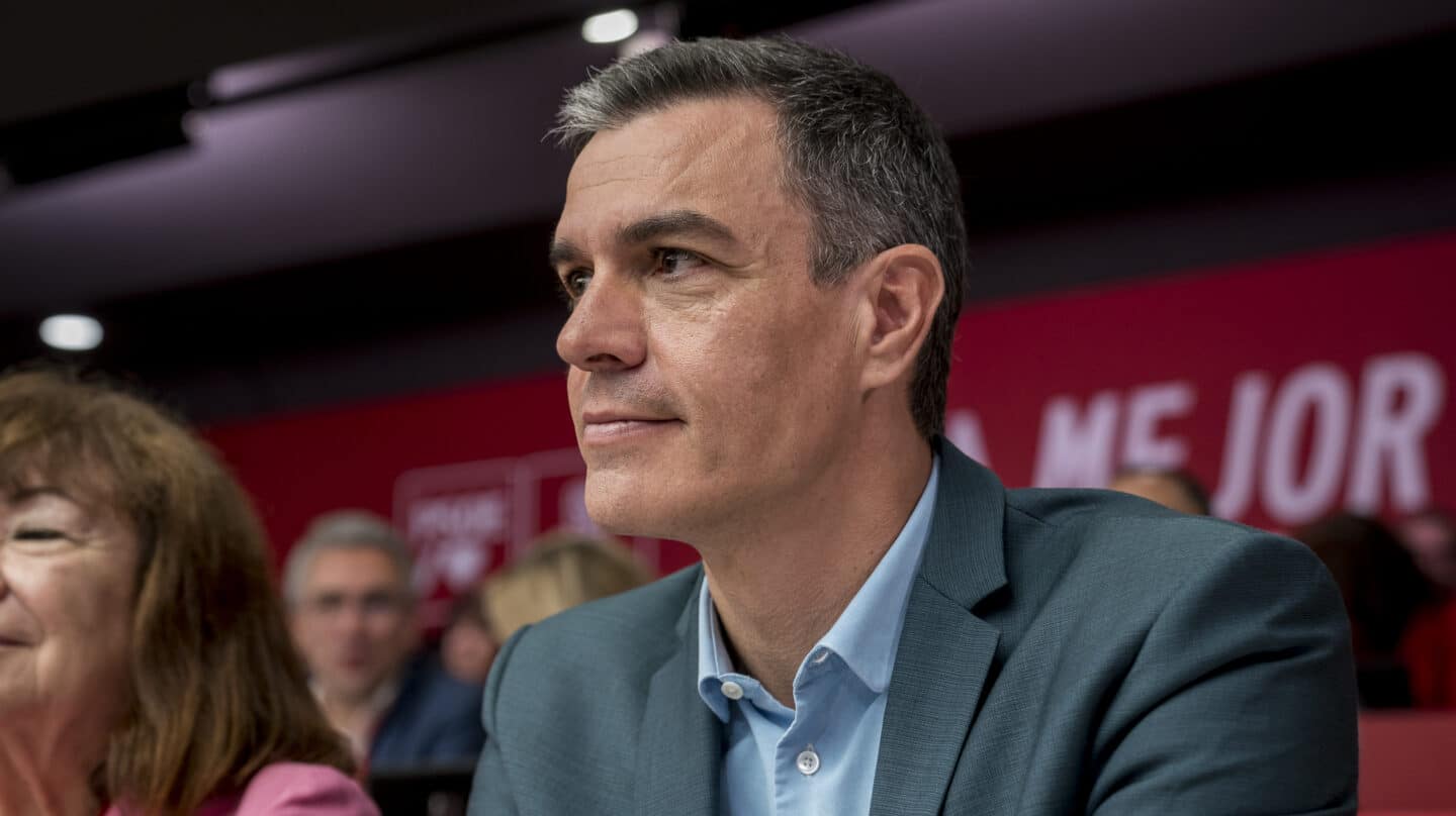 Nueva media de encuestas: el PSOE sigue movilizando a la izquierda con 104 escaños frente al PP, estancado en 139