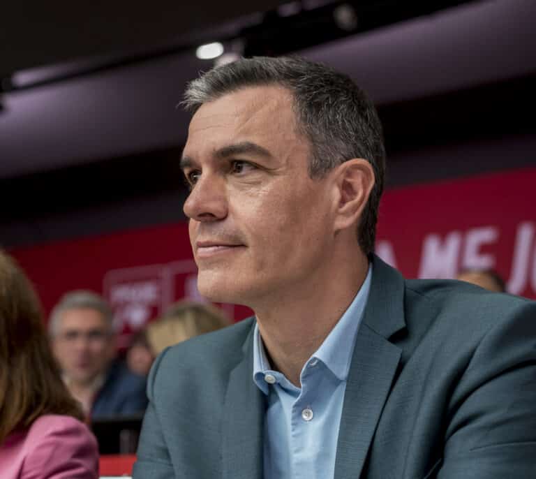 Feijóo recorta su distancia con Sánchez a medio punto y Sumar sería tercera fuerza, según el CIS