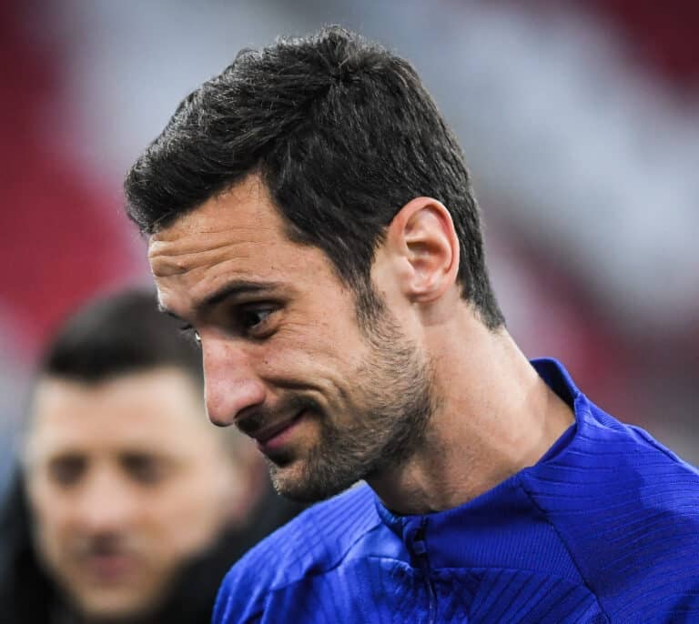 Sergio Rico vuelve a ser sedado y sigue en estado grave en la UCI desde su accidente con un caballo