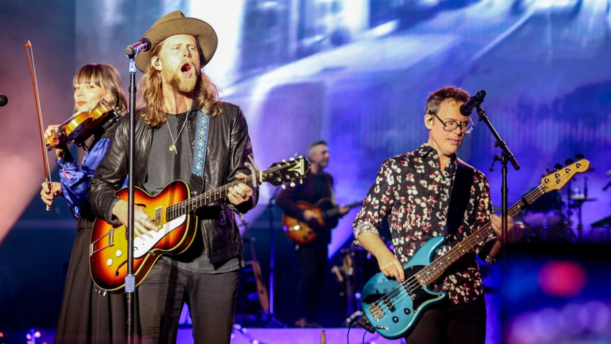 La banda The Lumineers durante una actuación en las Noches del Botánico, en el Real Jardín Botánico Alfonso XIII