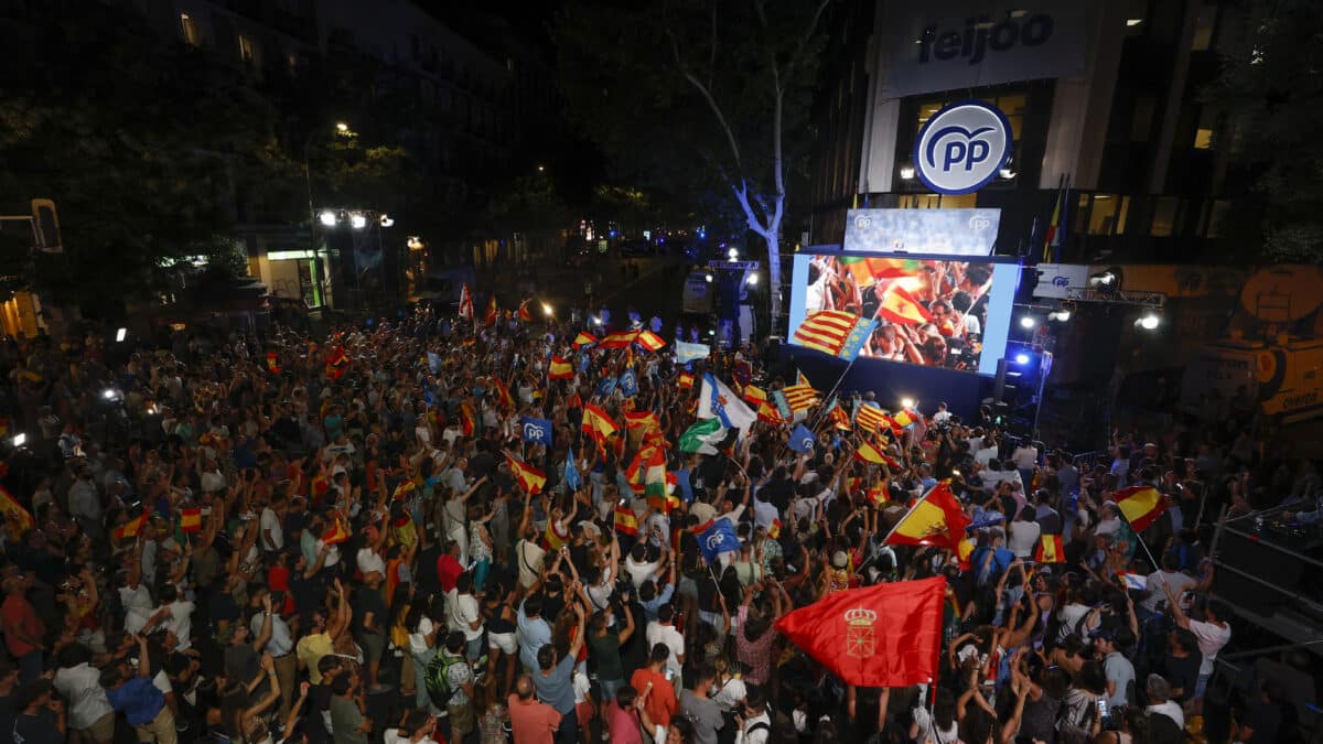 Ambiente en la sede del PP de Génova la noche electoral del 23-J.