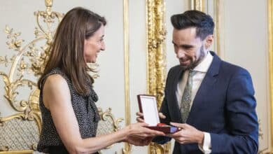El Gobierno premia con una medalla al secretario de Estado que firmó el cese "ilegal" de Pérez de los Cobos