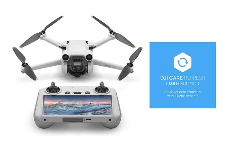dron blanco con cámara y mando