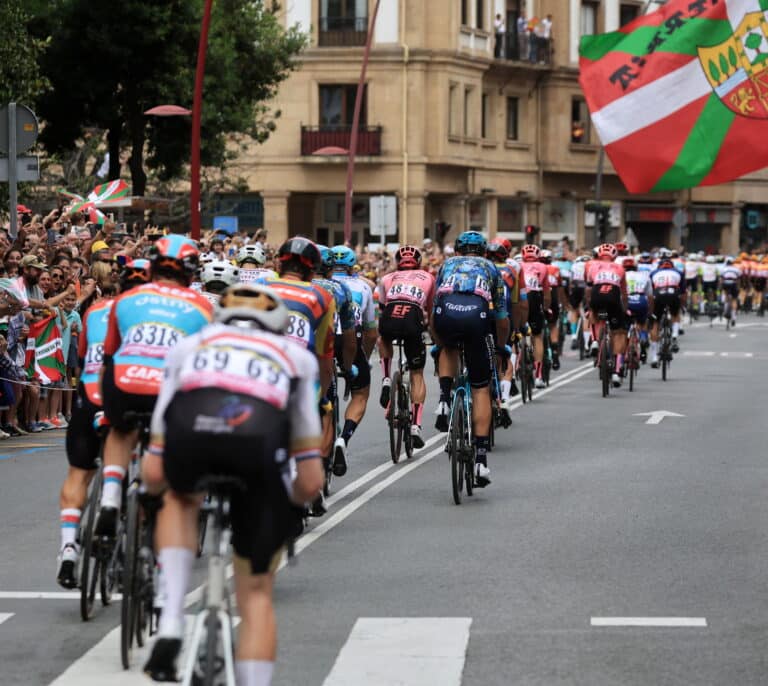 La Ertzaintza investiga a 11 jóvenes tras frustrar dos intentos de sabotaje del Tour