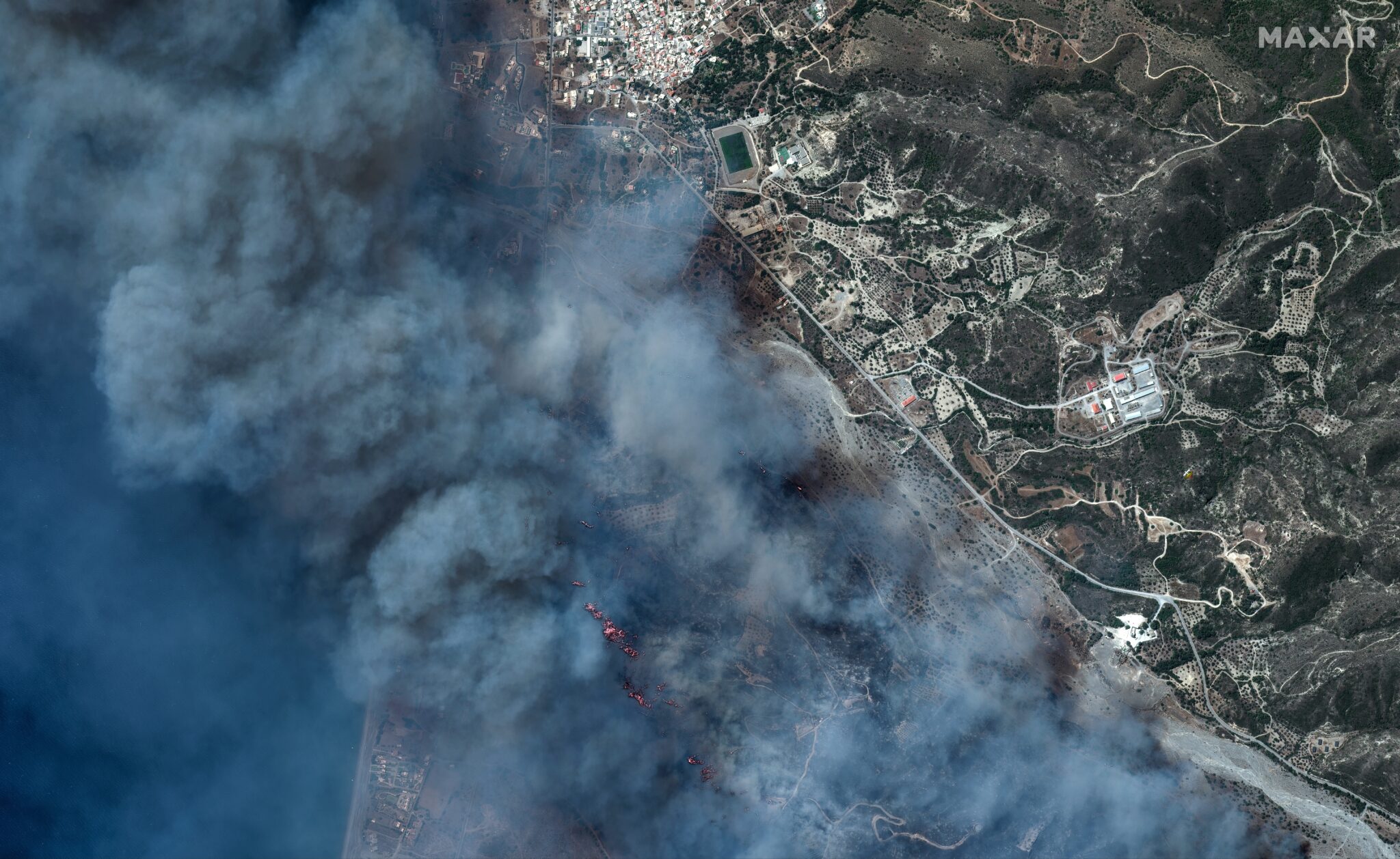 Imagen satelital del incendio en la isla de Rodas (Grecia).