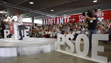 El PSOE arranca campaña con la censura cultural de PP-Vox como agente movilizador para la "remontada"