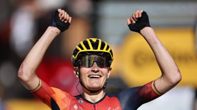 Carlos Rodríguez vence a los colosos Pogacar y Vingegaard en una etapa histórica del Tour