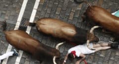 Sprint de los toros de La Palmosilla en el primer encierro de los Sanfermines
