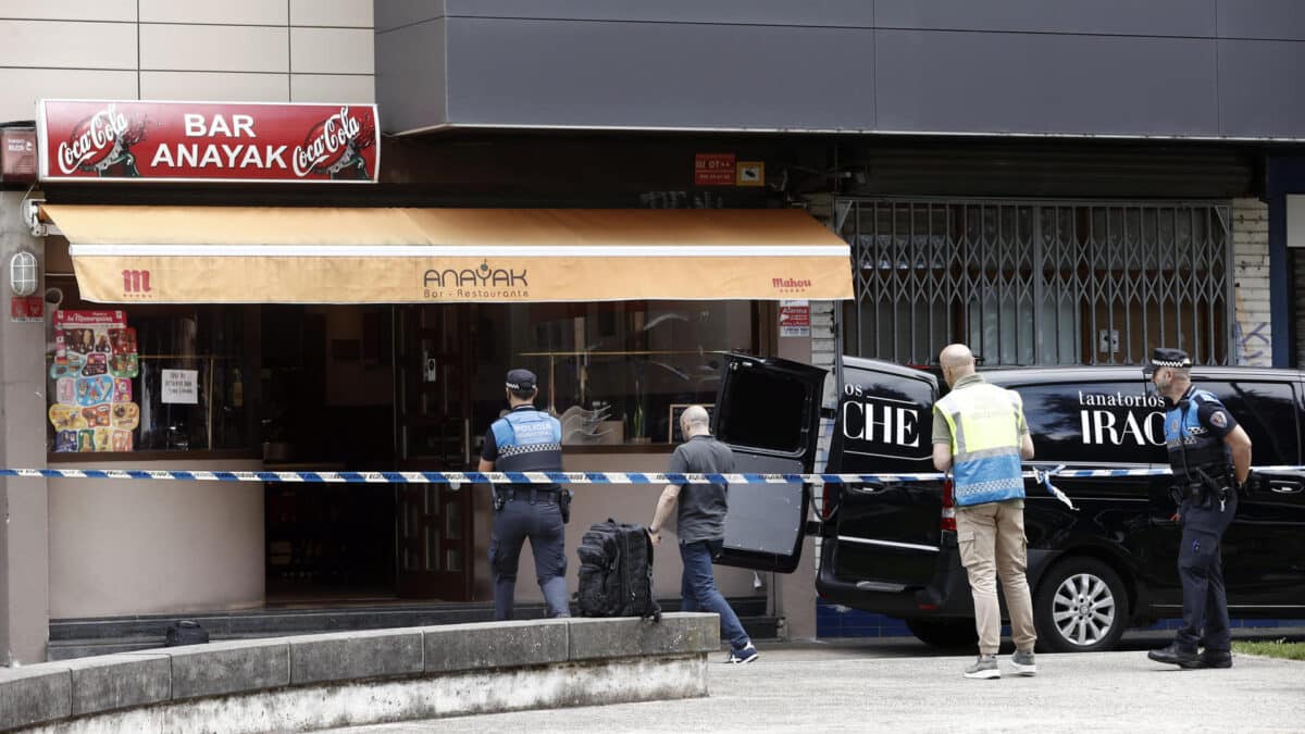 Un hombre mata a una mujer en un bar de Pamplona y se entrega a la Policía.