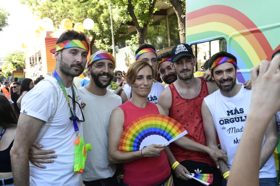 La diputada en la Asamblea de Madrid, Mónica García, antes del inicio del desfile del "Orgullo 2023" que recorrerá hoy Sábado las calles de Madrid. EFE / Victor Lerena