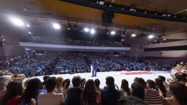 Sánchez coge aire en Cataluña y acelera llenando su agenda de mítines para ganar escaños en disputa