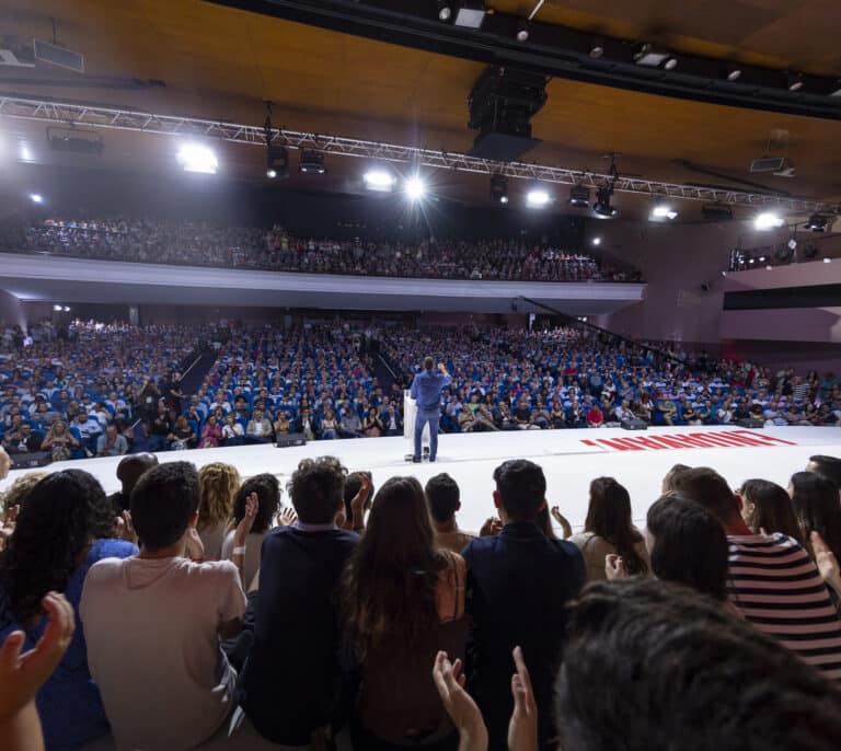 Sánchez coge aire en Cataluña y acelera llenando su agenda de mítines para ganar escaños en disputa