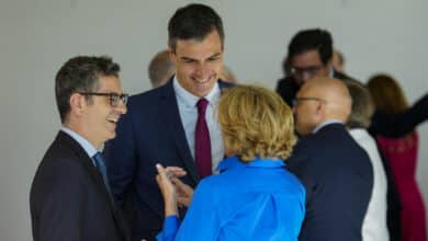 Sánchez pone al Gobierno y al PSOE al ralentí: perfil bajo, sin cita con Feijóo y negociaciones con "discreción"
