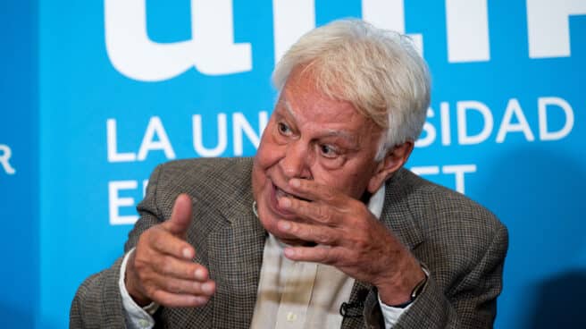 MADRID, 03/07/2023.- El expresidente del gobierno español Felipe González participa en la presentación del monográfico de "Nueva Revista" titulado "Pactar es progresar", organizado por UNIR, este lunes en el Centro Riojano de Madrid. "Nueva Revista" está editada por UNIR en colaboración con la Fundación Felipe González. EFE/ Fernando Villar MADRID, 03/07/2023.- El expresidente del gobierno español Felipe González participa en la presentación del monográfico de "Nueva Revista" titulado "Pactar es progresar", organizado por UNIR, este lunes en el Centro Riojano de Madrid. "Nueva Revista" está editada por UNIR en colaboración con la Fundación Felipe González. EFE/ Fernando Villar