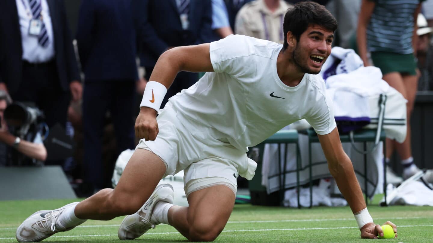Carlos Alcaraz celebra su victoria en Wimbledon