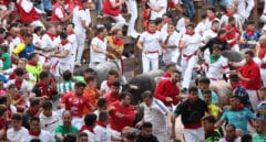 Multitudinario segundo encierro de San Fermín con los toros de Escolar