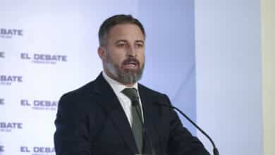 Abascal ve "despistado" a Feijóo por querer "cambiar el sistema de mayorías" y le pide centrarse en "echar a Sánchez"