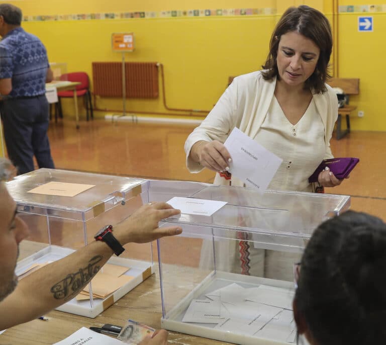 Barbón agradece a Adriana Lastra el "campañón" electoral que hizo "estando embarazada y tras lo vivido en su primer embarazo"