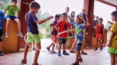 Los campamentos de verano de CaixaProinfancia acogen a unos 30.000 niños en riesgo de exclusión