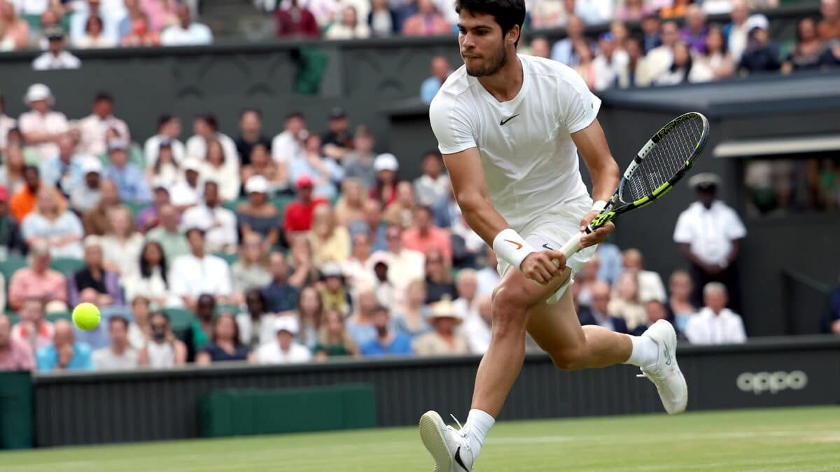 Carlos Alcaraz durante su partido frente a Berretini en Wimbledon