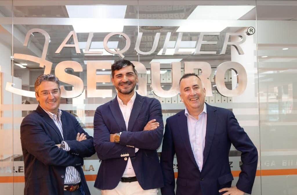 Antonio Carroza, presidente de Alquiler Seguro, David Caraballo, director general, y Sergi Gargallo, vicepresidente.