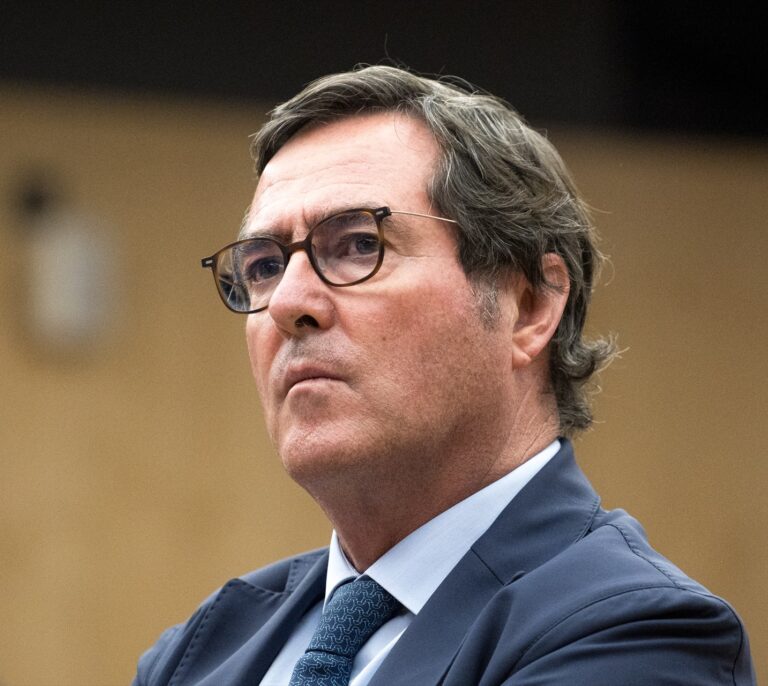 La CEOE convoca un comité extraordinario para "abordar la situación de España" tras el acuerdo de Junts y PSOE
