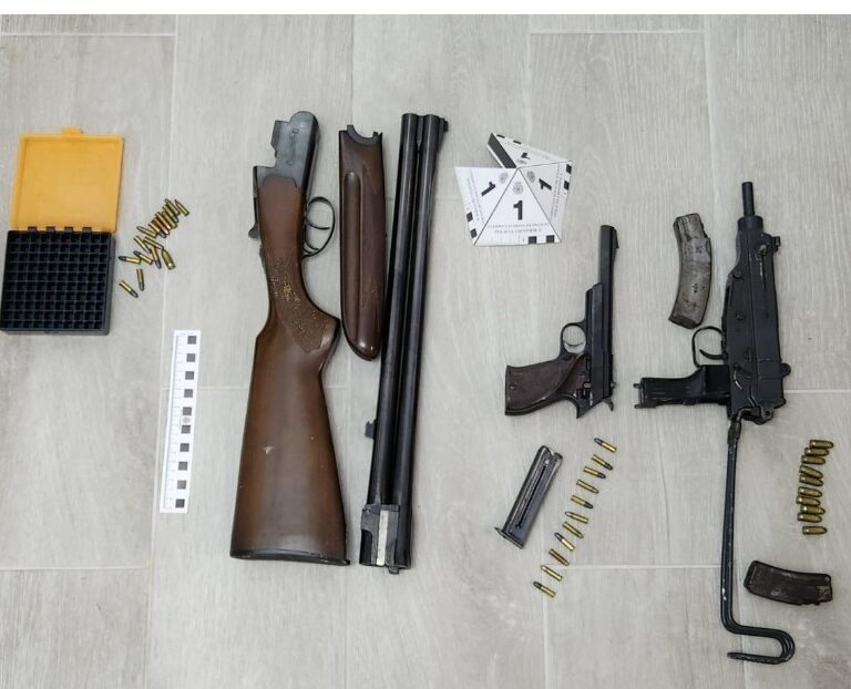 El último arrestado por la trama de 'Alcasec' guardaba Rolex, coches y un subfusil "como el de la oleada terrorista de 2015"