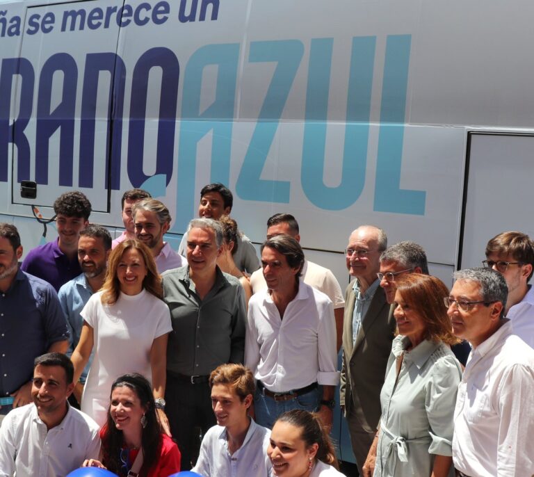 Aznar se jacta de que "todas las leyes que apelan a la Guerra Civil van a ser derogadas"