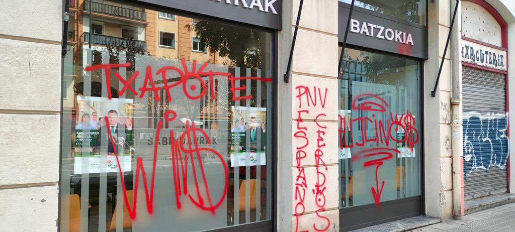 Pintadas en un Batzoki con 'Txapote gana' e insultos