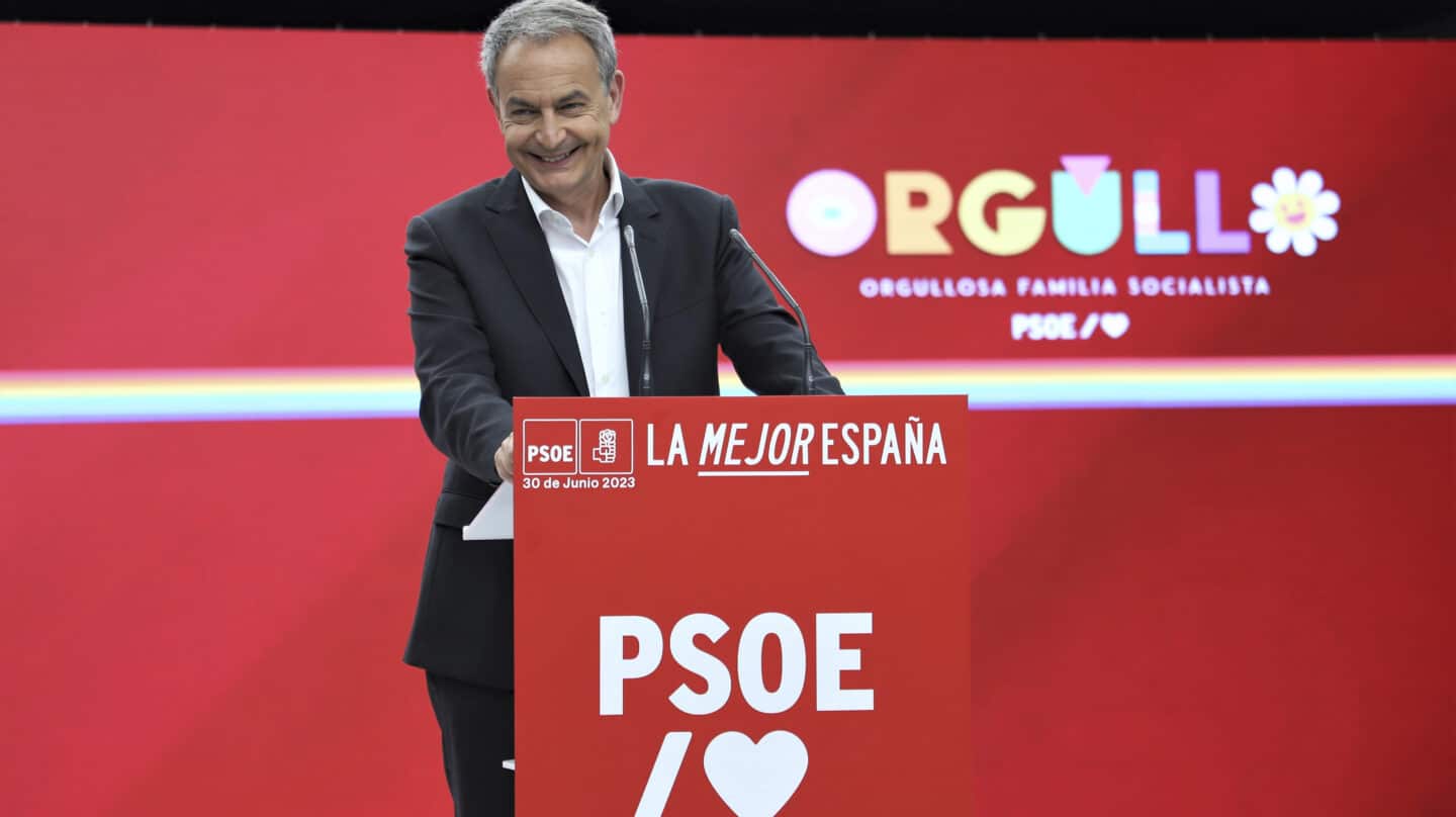 GRAF6515. MADRID, 30/06/2023.- El expresidente del Gobierno, José Luis Rodríguez Zapatero, ha denunciado este viernes la "hipocresía" del PP durante la campaña electoral para el 23J: "Como siga así la precampaña, de la derogación del sanchismo no va aquedar nada, se van a derogar ellos a sí mismos", ha bromeado. Durante la clausura la Jornada Orgullosa Familia Socialista con la que el PSOE conmemora el Orgullo LGTBI, Zapatero ha recordado a los populares que no apoyaron la aprobación del matrimonio igualitario en 2005 y les ha pedido "respeto" para los socialistas porque, en sus palabras, "aquellos que acusan de mentir a los demás son los que menos verdades dicen". EFE/ PSOE - SOLO USO EDITORIAL/SOLO DISPONIBLE PARA ILUSTRAR LA NOTICIA QUE ACOMPAÑA (CRÉDITO OBLIGATORIO) -