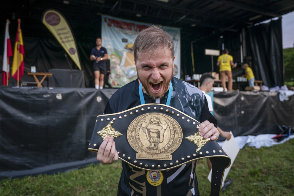 La localidad cántabra de Ambrosero acoge la segunda edición del campeonato mundial de comedores de sobaos